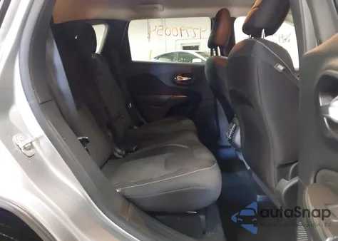 2015 Jeep Cherokee Latitude z USA, uszkodzony, nr VIN 1C4PJMCB2FW715061